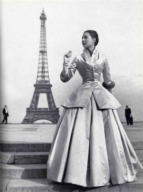 mode van dior uit 1946 wanneer er new voor staat|Dior show historie.